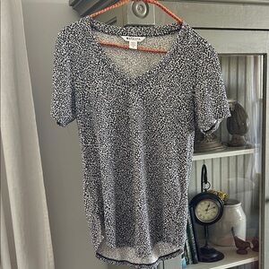 Athleta Black & White Speckle V-Neck Short Sleeve Top